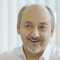Prof. h.c.* Dr. Amir-Mobarez Parasta - Leitender Augenchirurg bei MUNICH EYE