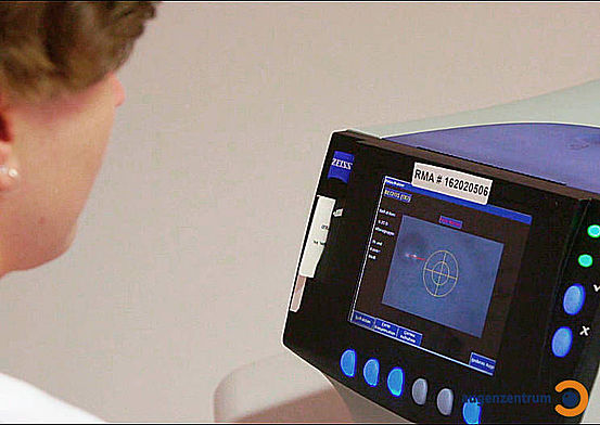 Mit dem GDx wird die Dicke der Nervenfaserschicht im Auge mit einem schwachen Laserstrahl gemessen und computergestützt ausgewertet.