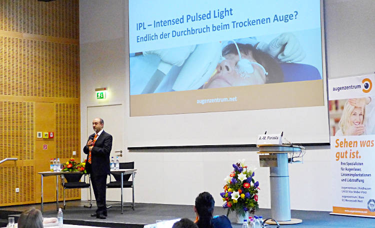 Dr. Parasta bei seinem Vortrag über die IPL-Lichttherapie für Trockene Augen auf dem 4. Münchner Ophthalmologischen Symposium