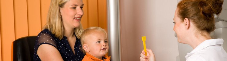 Augenarzt für Kinder in München - Liebevoller Umgang mit Kindern