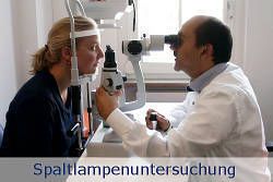 Mit der Spaltlampe wird vollständige klinische Untersuchung der Augen durchgeführt.